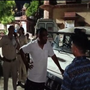 महिला पार्षद ने गाली गलौच करने वाले को थप्पड़ जड़ा:जिला अस्पताल के सामने रात को तीन युवकों ने महिला पार्षद व उनके पति से अभद्रता की