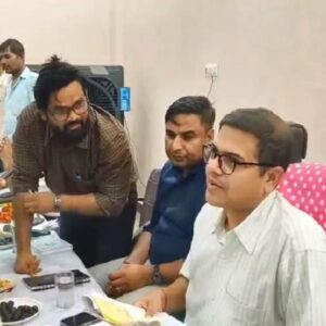 जटवाड़ा पंचायत में कलेक्टर की रात्रि चौपाल:शिकायतें सुनकर मौके पर ही किया समाधान, अधिकारियों को निर्देश- शिकायतों के निस्तारण में नहीं हो लापरवाही