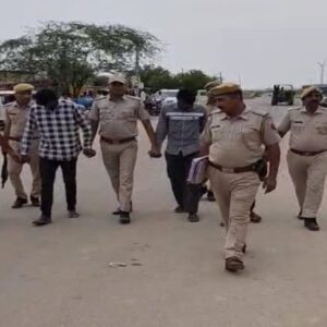 ठंडी बीयर नहीं दी तो दुकान तोड़ सेल्समेन को पीटा:वीडियो बनाकर किया शेयर, पुलिस ने तीनों बदमाशों की करवाई पैदल परेड