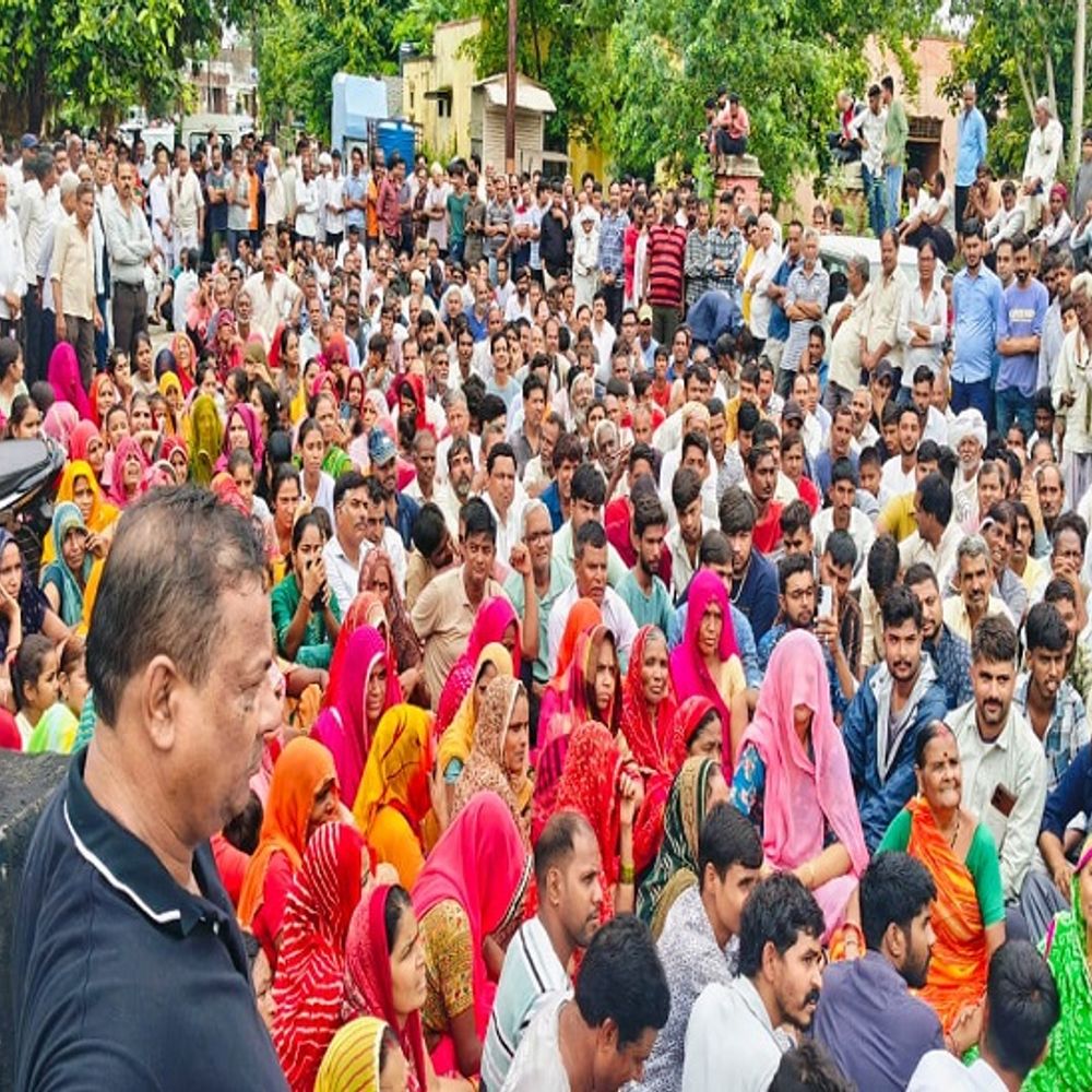 पूर्व MLA बोलीं-थानेदार ने मुझसे धक्का-मुक्की की:थानेदार बोले-आरोप बेबुनियाद, जांच करा लें, वल्लभनगर मंदिर में चोरी पर हुआ विरोध-प्रदर्शन 1 whatsapp image 2025 07 14 at 23242 pm 1752492958 qboXK4